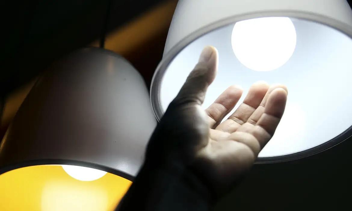 Nacional - Bandeira tarifária das contas de luz segue amarela em julho