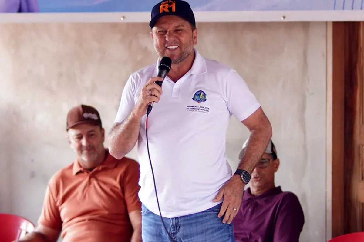 Parceria - Associações de Santa Luzia e Espigão do Oeste recebem implementos com apoio de Cirone