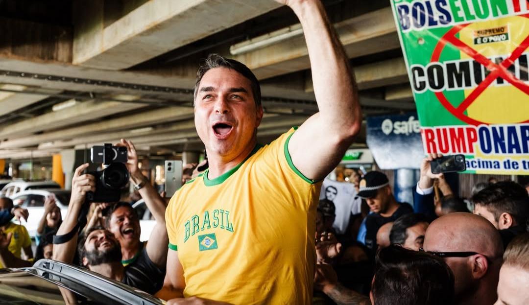 Pesquisa Sob Suspeita - TSE suspende pesquisa acusada de induzir respostas contra Flávio