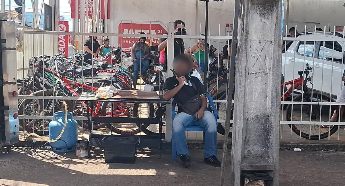 Polícia - Vendedor ameaça a própria vida em supermercado da capital