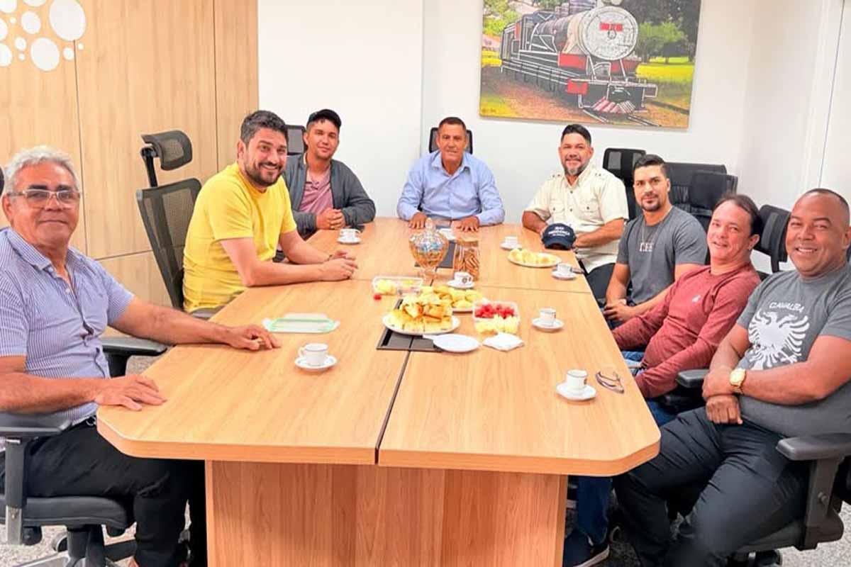 Reunião - Deputado Jean Mendonça articula ações para Candeias do Jamari e Porto Velho