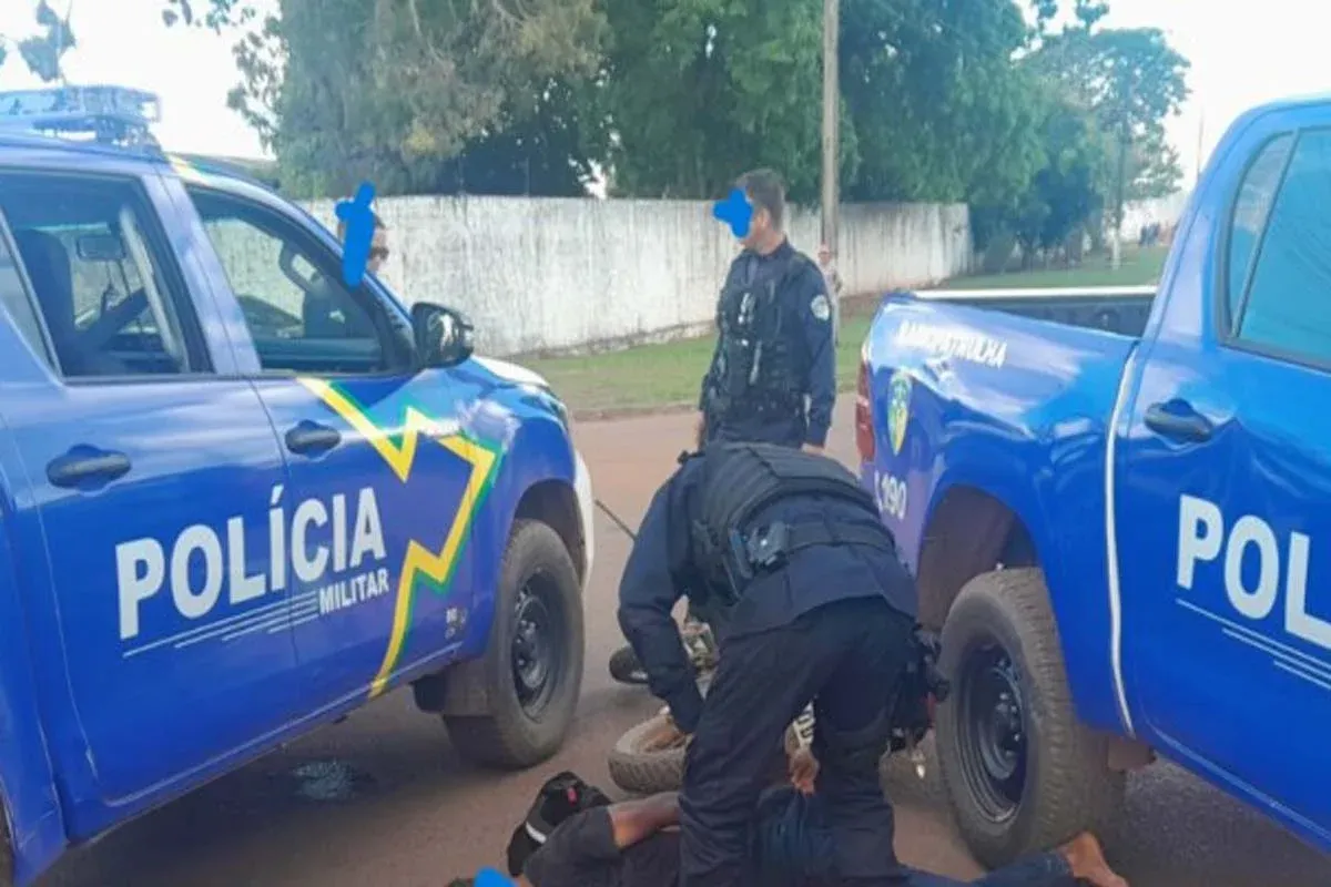Rolim de Moura - PM recupera motocicleta furtada após perseguição e apreende dois adolescentes