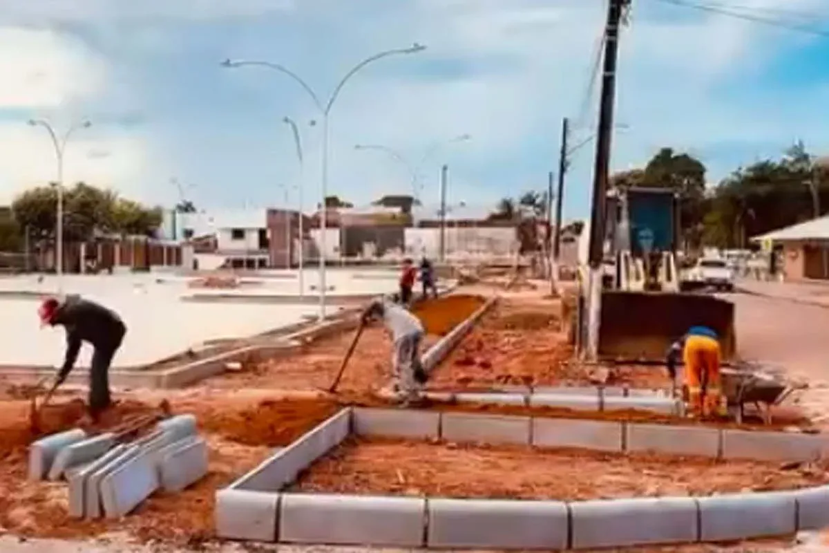 ROLIM DE MOURA - SEMOD bate novo recorde e conclui 200 metros de calçadas e estacionamentos em apenas cinco dias