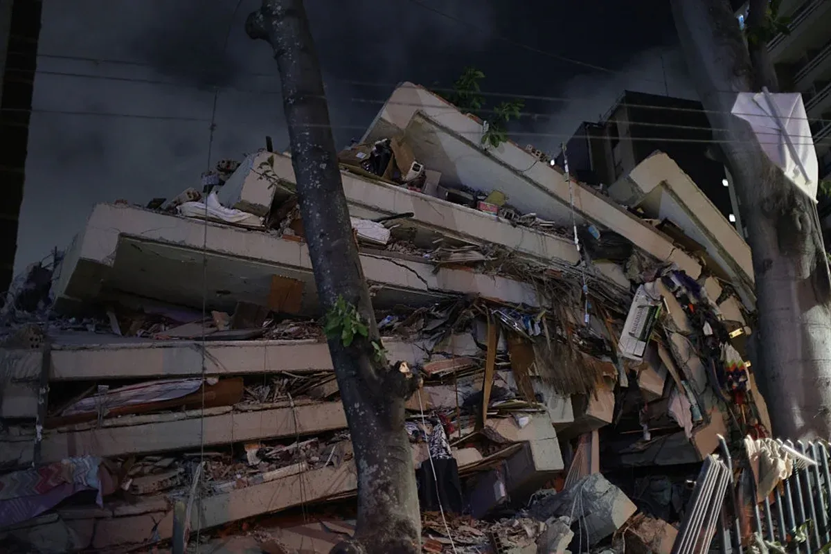 VÍDEO - Mundo Duas crianças de 11 anos são resgatadas de escombros na Venezuela. Veja vídeo
