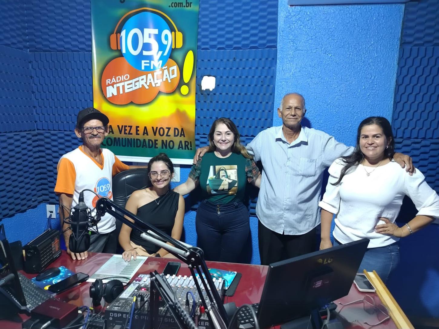 Anandreia Trovó defende educação, direitos sociais e independência política em entrevista à Rádio Integração