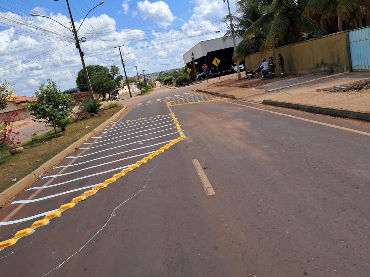 Comtran instala dispositivo para reduzir acidentes em cruzamento da Avenida Fortaleza com Rua Esperantina