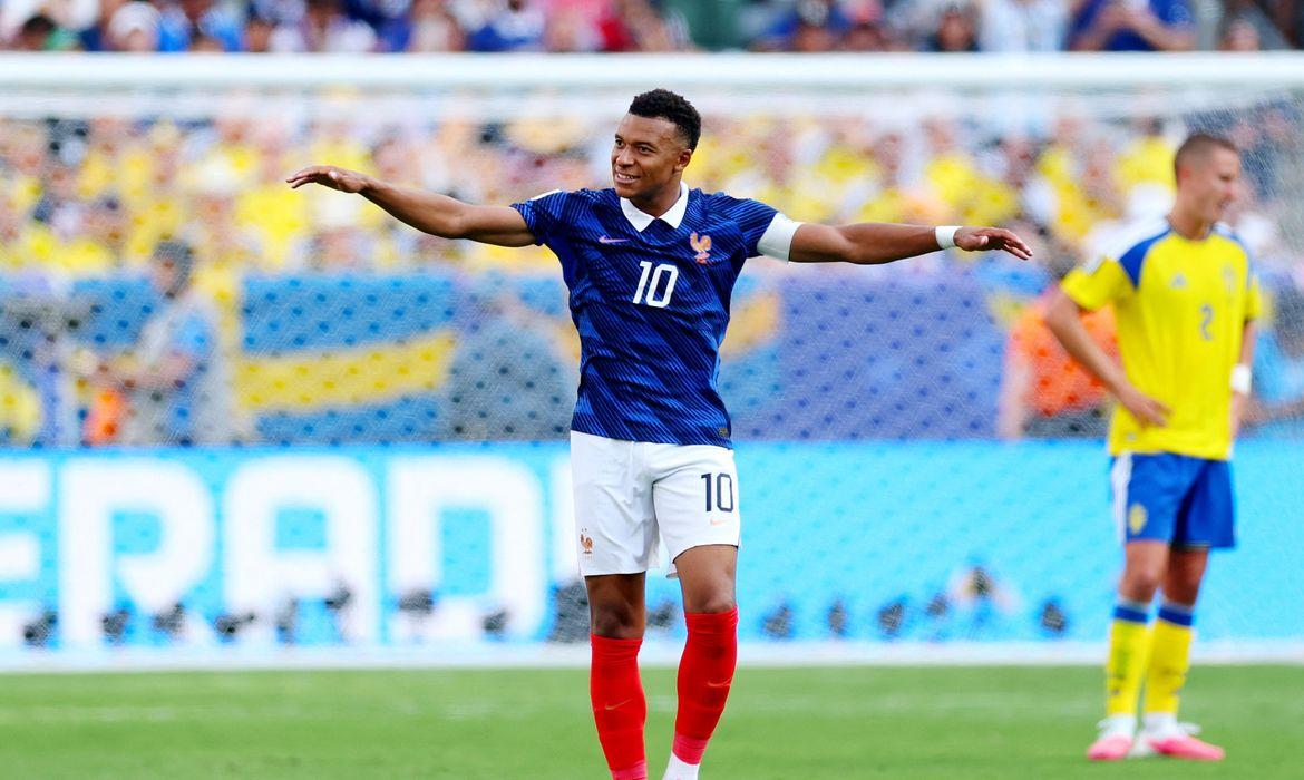 Esportes - Com dois gols de Mbappé, França despacha Suécia e avança às oitavas