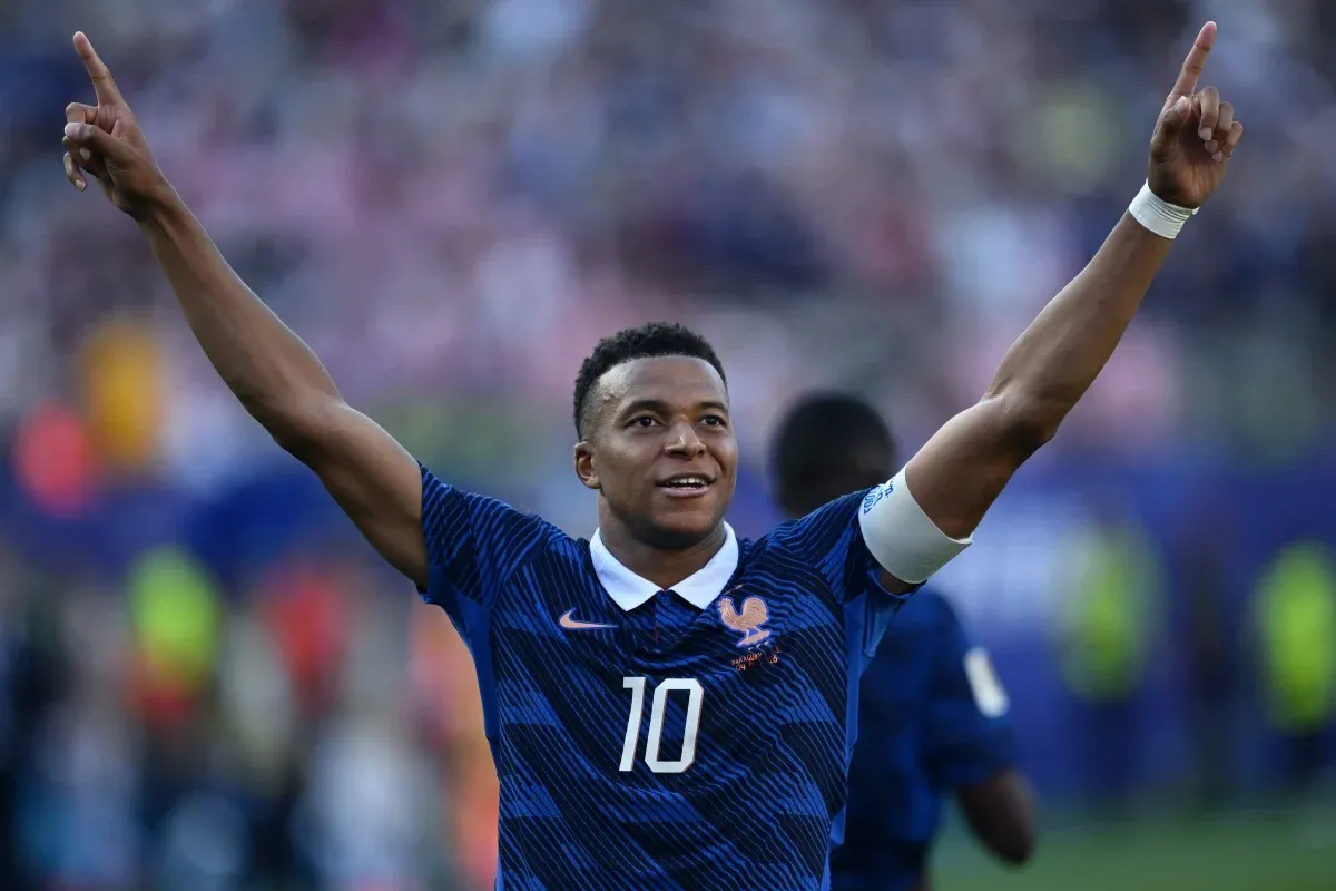Esportes - Mbappé marca de pênalti e França elimina Paraguai nas oitavas da Copa