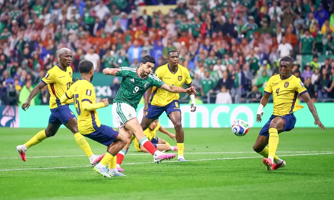 Esportes - México bate Equador e avança às oitavas de final da Copa