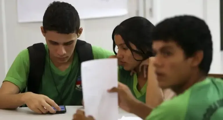 Notícias - Inclusão digital avança no Brasil, mas desigualdade ainda exclui milhões de brasileiros