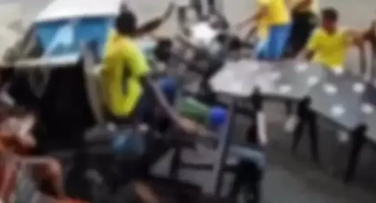 Polícia - Adolescente perde controle de carro e atinge grupo que assistia jogo do Brasil