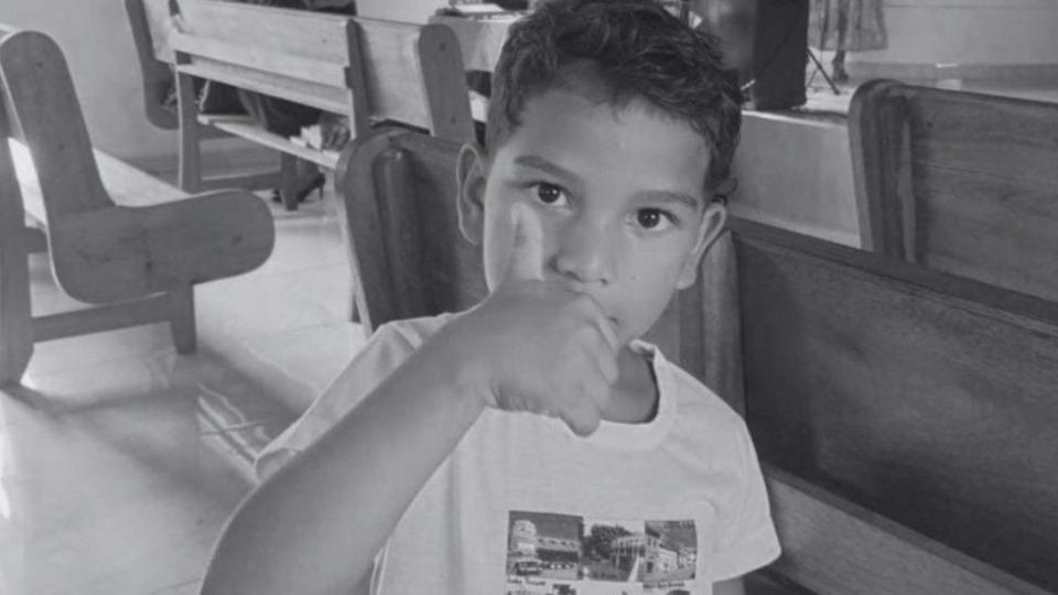 Polícia - Criança de 6 anos morre após ser atacada pelo pai a golpe de terçado