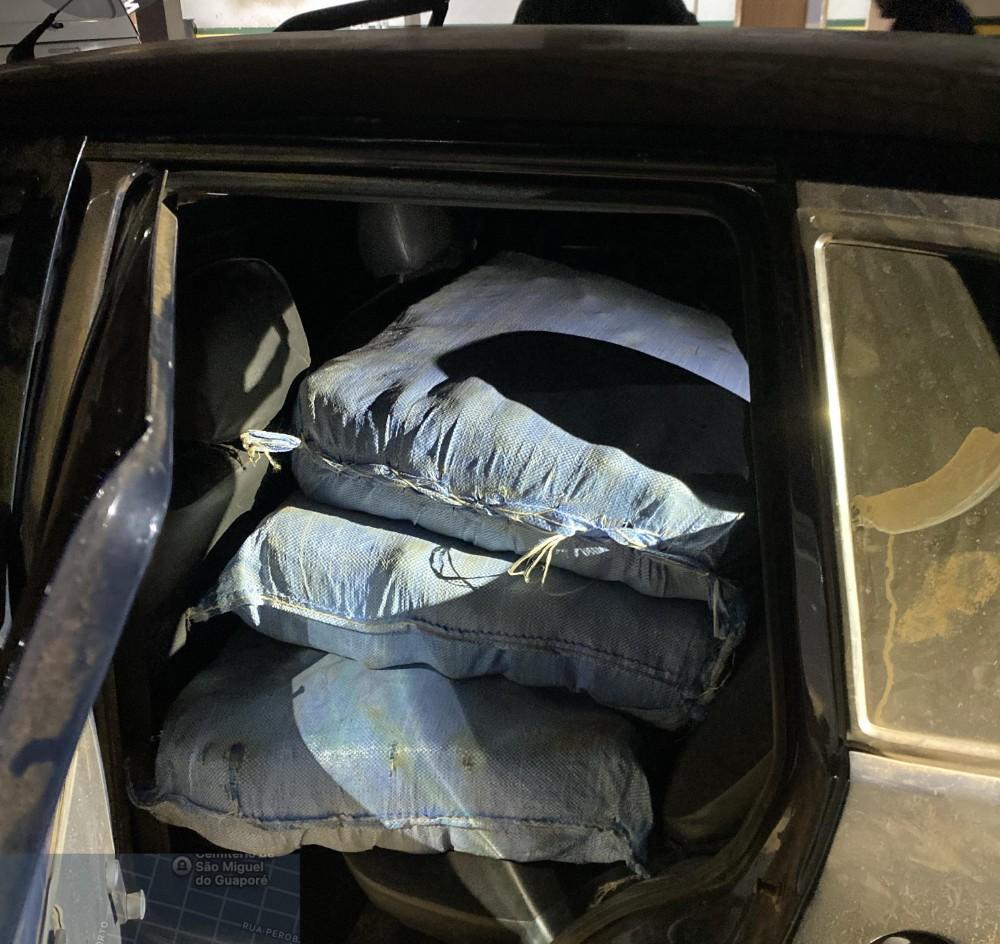 Polícia - PF, PRF e PM apreendem 166 kg de maconha durante operação em São Miguel do Guaporé