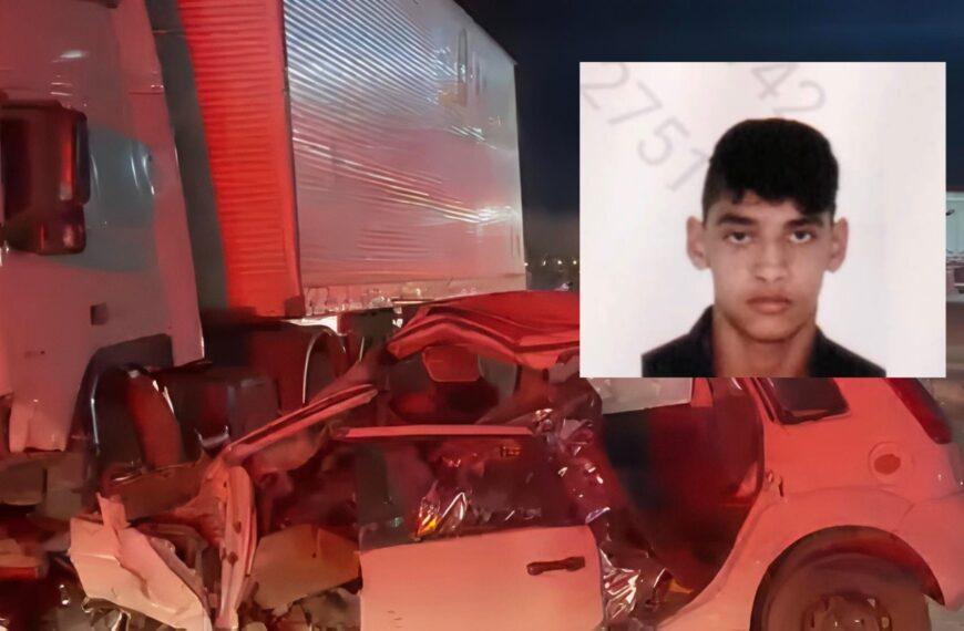 VÍDEO - COLISÃO FATAL - Jovem morre preso às ferragens em grave acidente entre carro e caminhão na BR-364; vídeo mostra destruição