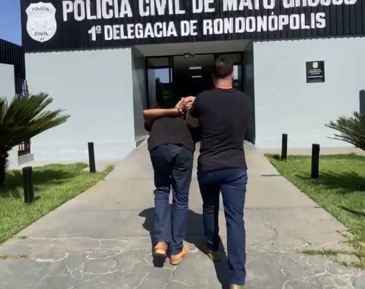 Vídeo mostra prisão de lunático que espancou companheira com capacete e ameaçou matá-la em Rondonópolis