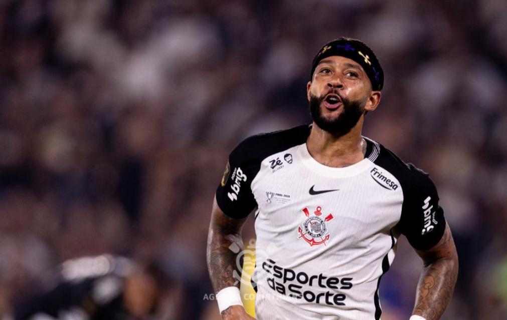 ele fica - Corinthians volta atrás e acerta renovação de Memphis Depay