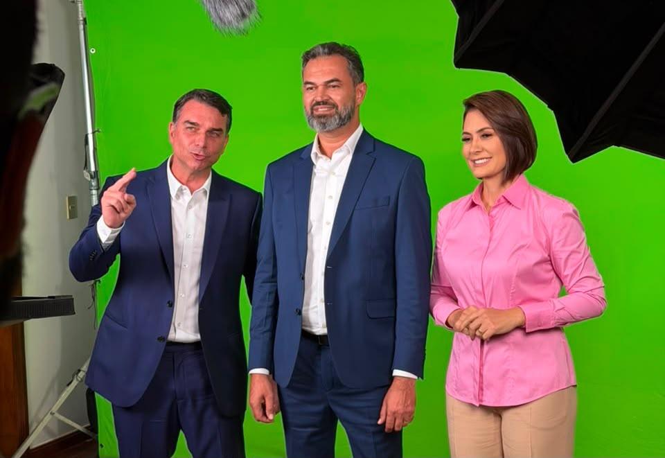 Eleições - Michelle Bolsonaro reforça apoio a Bruno Bolsonaro Scheid e gesto amplia projeção política do candidato em Brasília