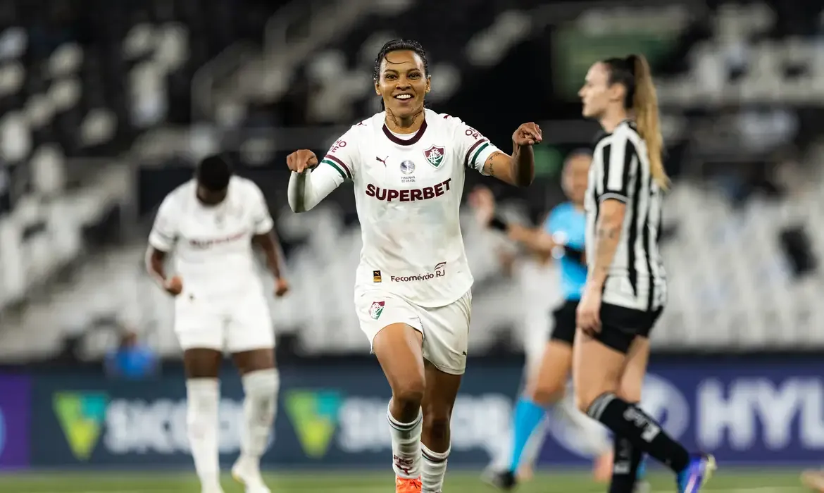 Esportes - Fluminense domina, vence e complica Botafogo no Brasileirão Feminino