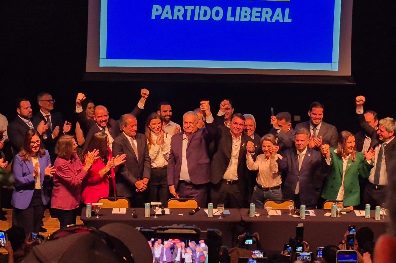 Martelo batido Flávio oficializa o alagoano Alfredo Gaspar como vice na disputa ao Planalto