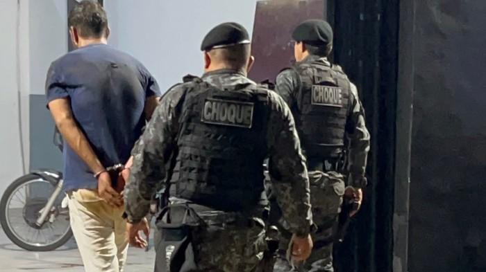 Polícia - Agressão contra mulher revolta moradores e criminoso é preso em flagrante