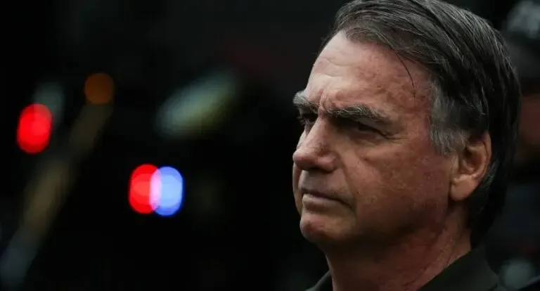 Política - Defesa de Jair Bolsonaro pede autorização ao STF para consulta odontológica