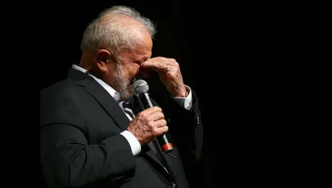 Política - Programas do governo perdem tração, escândalos de corrupção repercutem e Lula inicia a queda livre