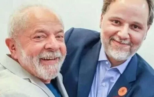 Política - URGENTE: Lula manda chamar o advogado de Lulinha no Palácio da Alvorada