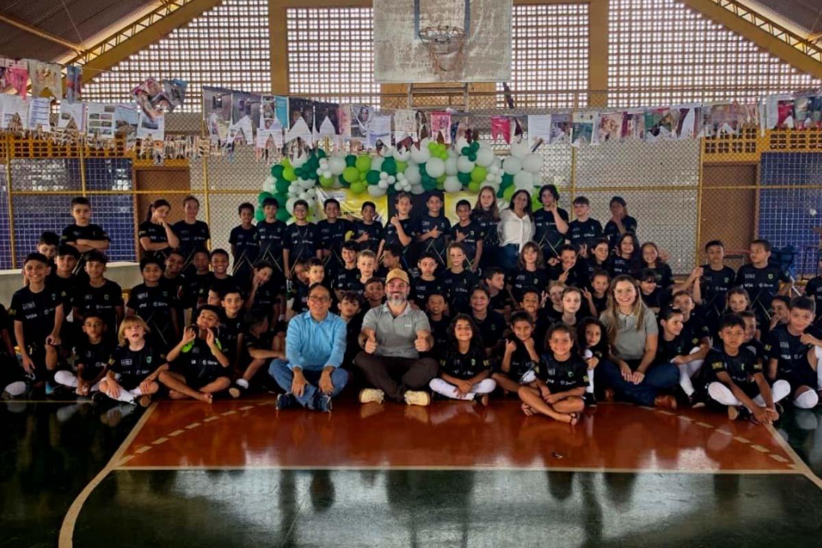 ROLIM MOURA - Projeto beneficia crianças e adolescentes com entrega de kits esportivos