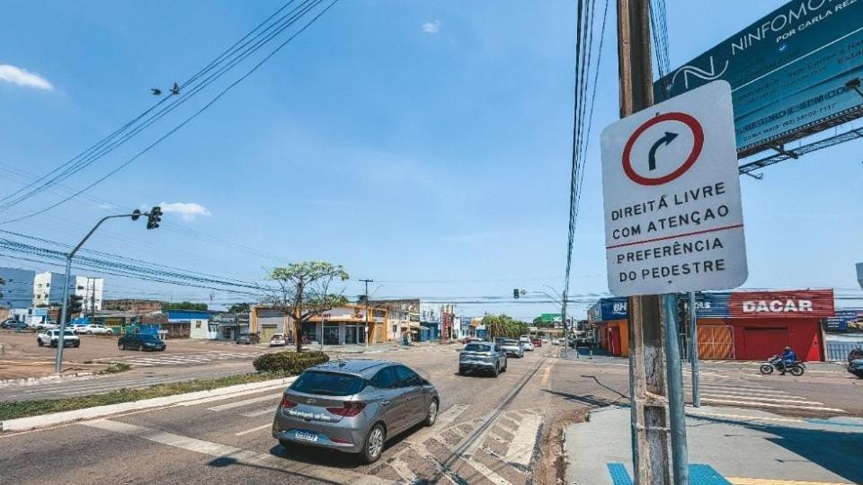 Rondônia - Direita livre e proibido estacionar, Semtran reforça atenção às placas de trânsito