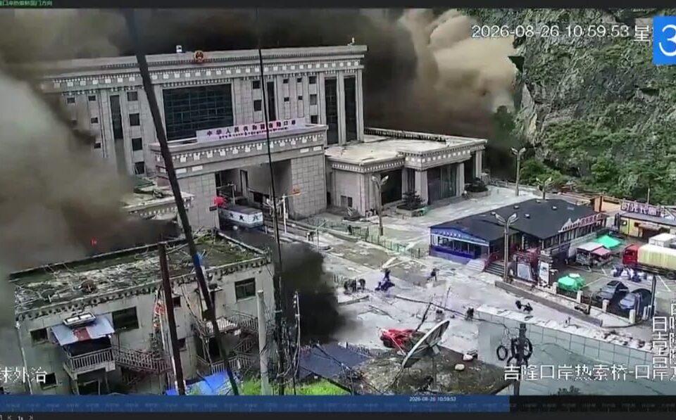 VÍDEO - mar de lama -Tragédia no Nepal registra 332 mortos e 1,3 mil desaparecidos