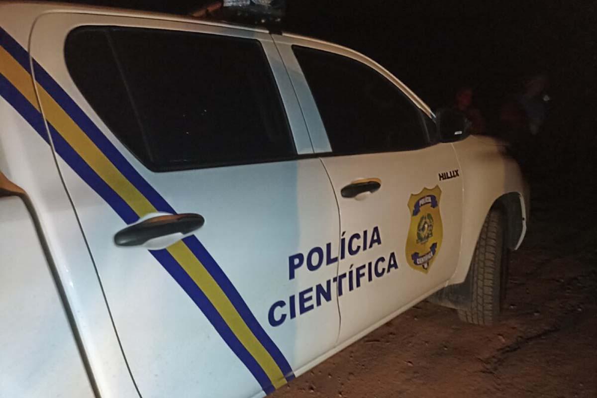 Violência - Homem é encontrado morto com quatro tiros na cabeça em Rolim de Moura