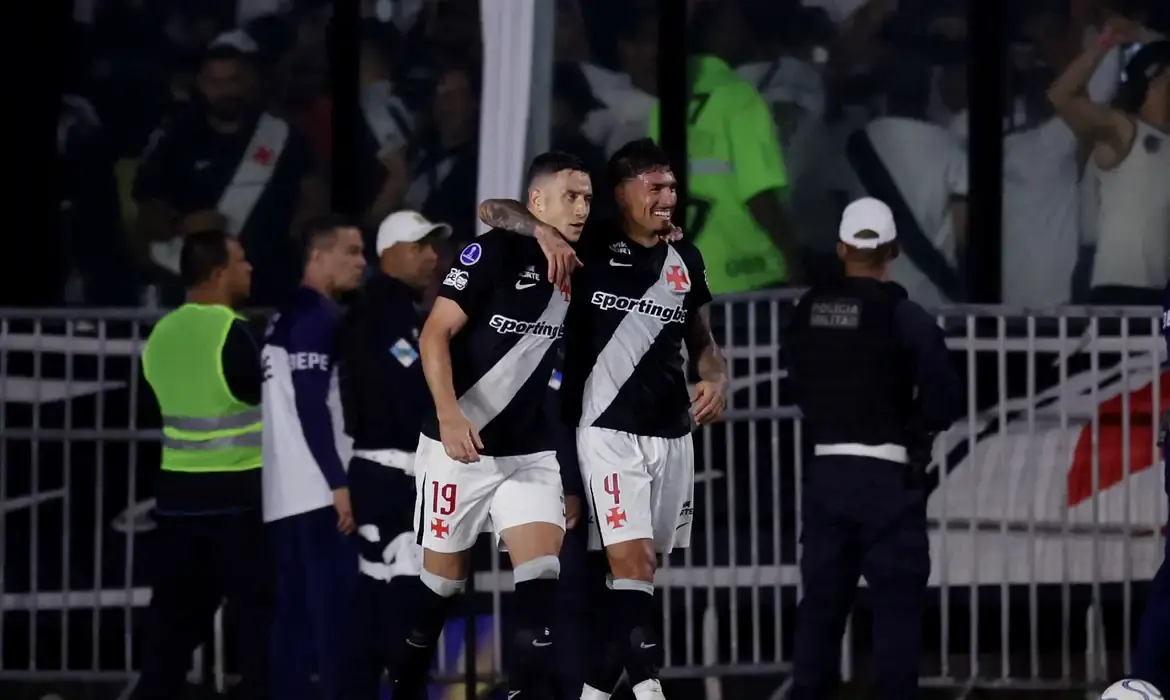 Futebol -  Vasco mantém possibilidade de final brasileira na Copa Sul-Americana
