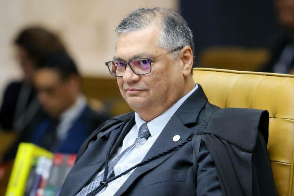 Briga de rua - Virou vale-tudo: Dino manda investigar ministrou que expôs relação de Moraes com Vorcaro