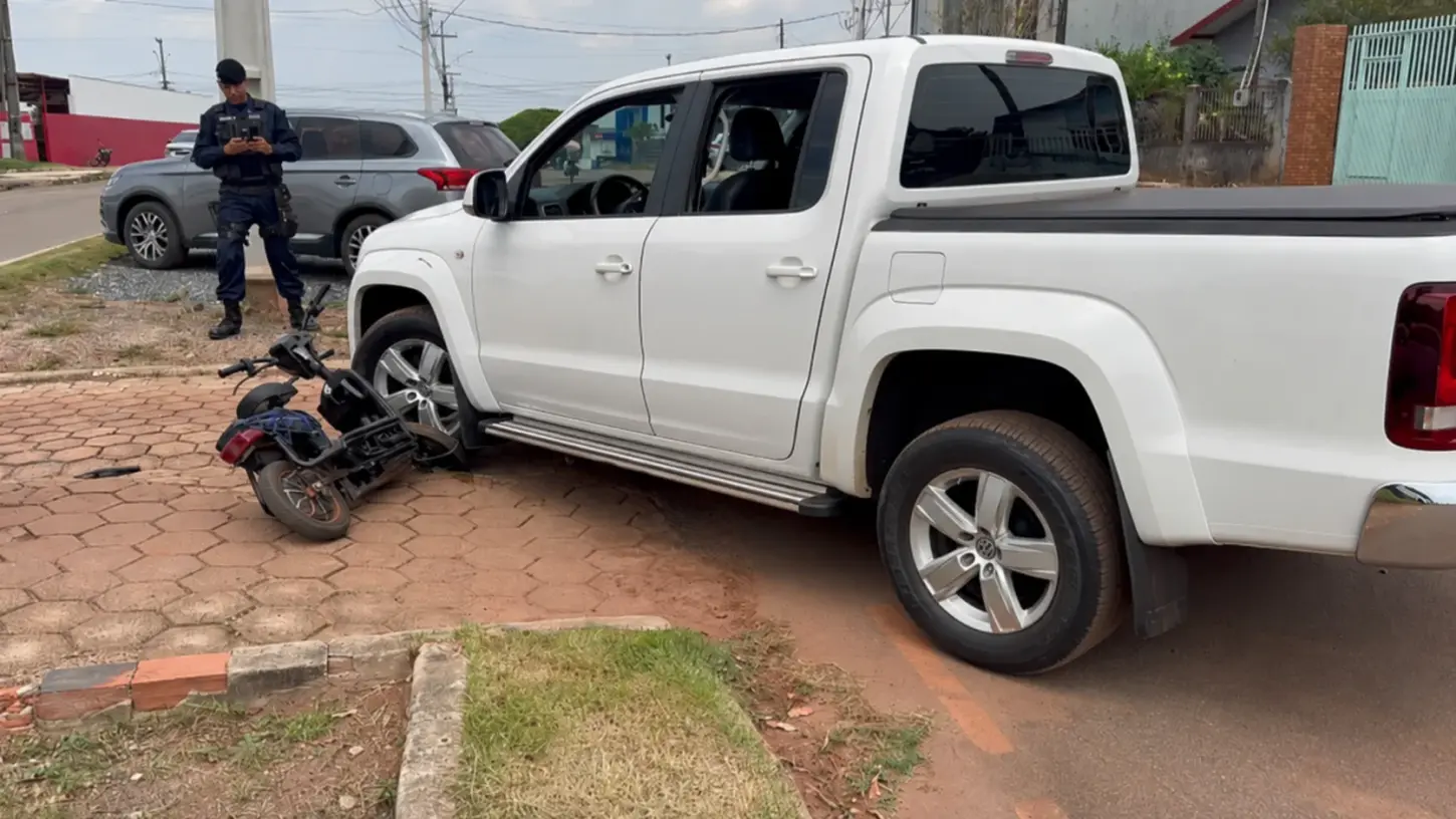 cidade - Acidente entre caminhonete e bicicleta elétrica deixa adolescente ferido em Rolim de Moura