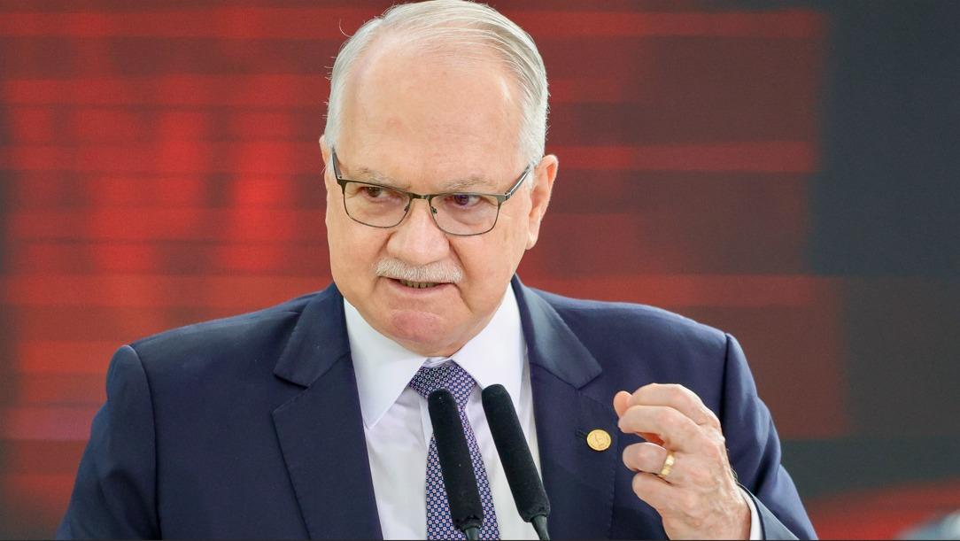 Crise no STF Fachin contraria Moraes e retira de suas mãos caso contra André Mendonça