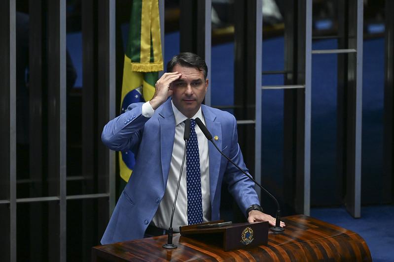 Dark Horse - Flávio acusa Dino de usar operação da PF para interferir nas eleições