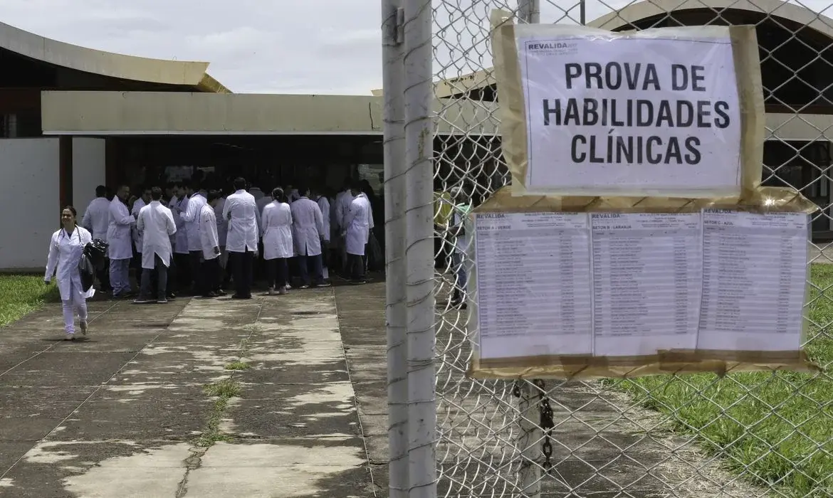 Destaque -  Revalida 2026/2: prazo de envio de diploma médico termina dia 19