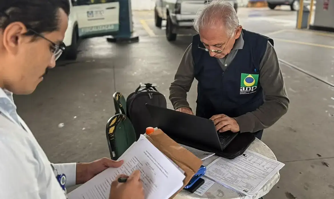 Economia - ANP aplicou R$ 200 milhões em multas por alta abusiva de combustíveis