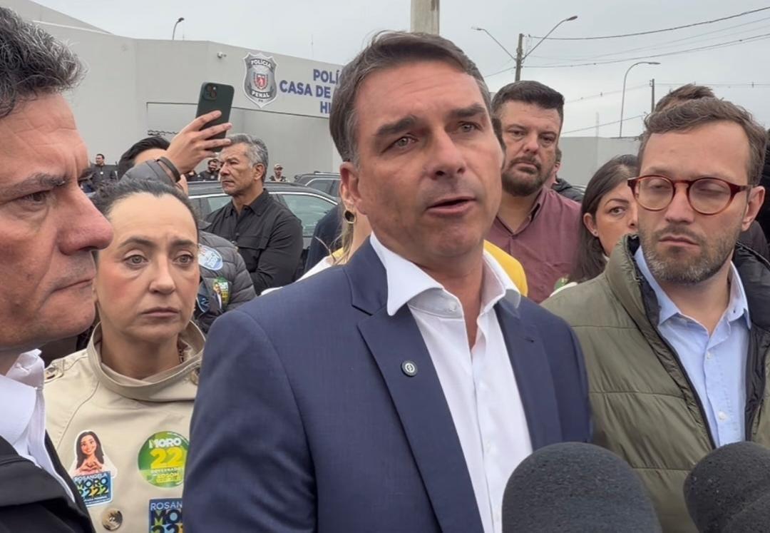 Em Ponta Grossa - Flávio diz que Moraes mantém ‘gabinete da perseguição’, após visitar Filipe Martins
