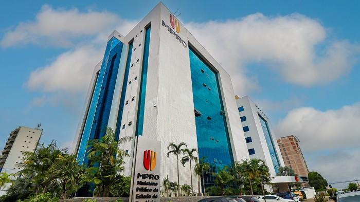 Geral - Médico demitido após cobrar paciente do SUS por cirurgia vira alvo de ação por improbidade