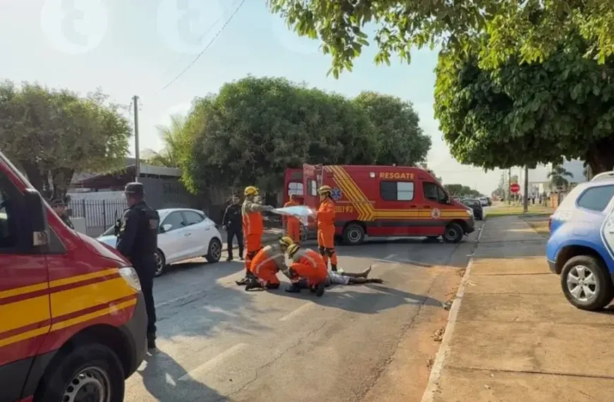 MANHÃ DE PÂNICO - Homem armado com facão ameaça guardas e acaba morto baleado no meio da rua em MT; veja