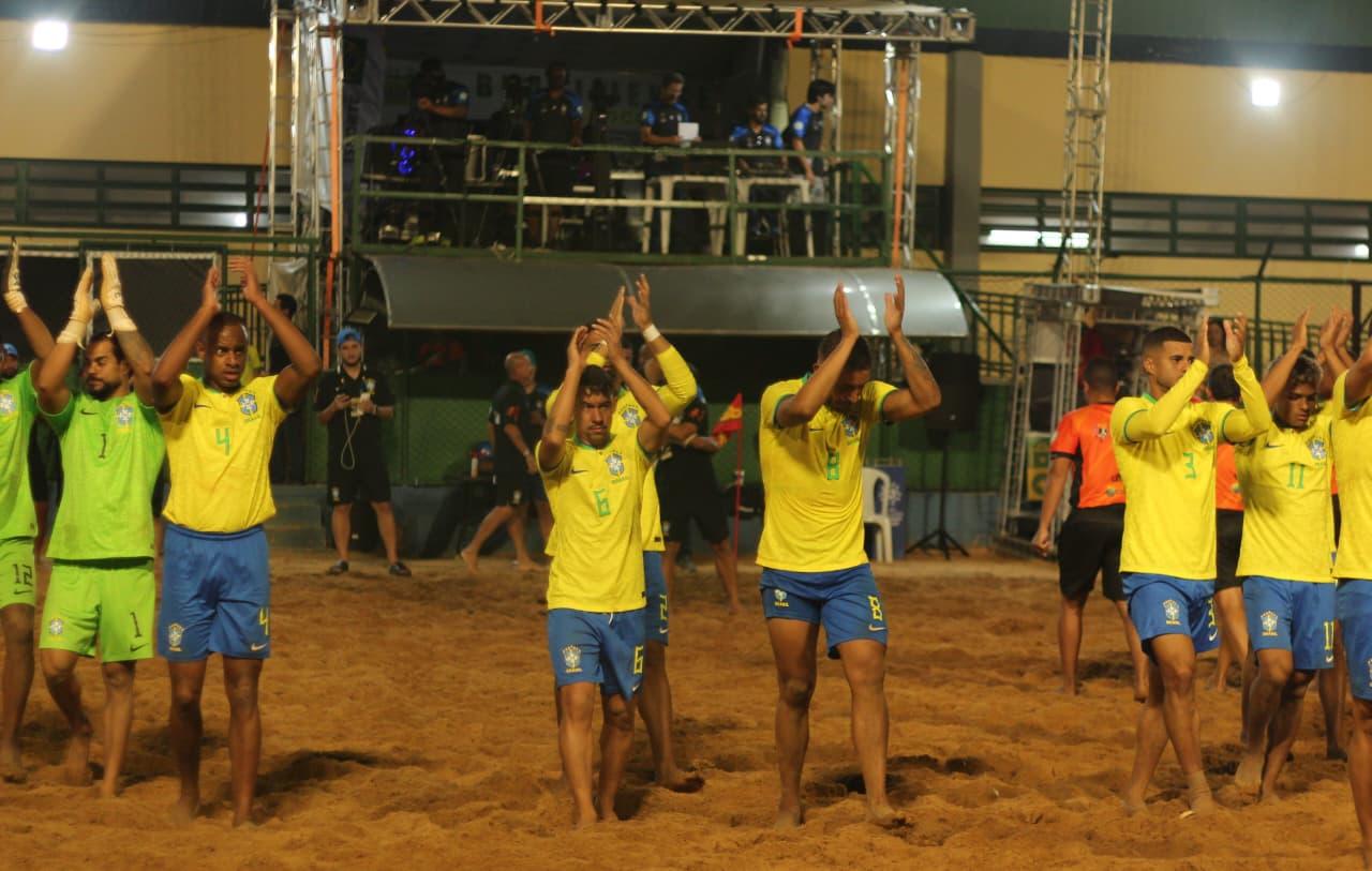 nas areias de ceilândia - VÍDEO - Seleção Brasileira estreia vencendo o Peru na Copa das Nações de Beach Soccer