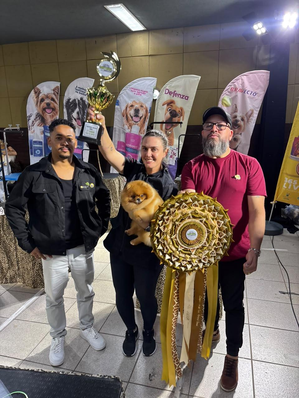Orgulho de Rondônia! Tosadora de Rolim de Moura é bicampeã em Cuiabá.