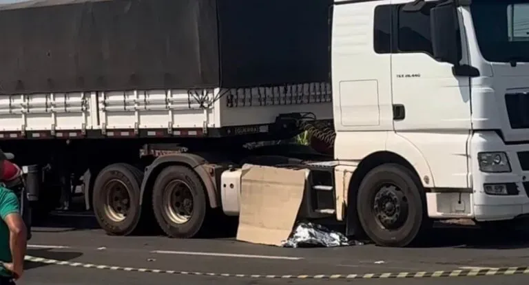 Polícia Carreta atropela e mata pedestre na Avenida JK, em Jaru