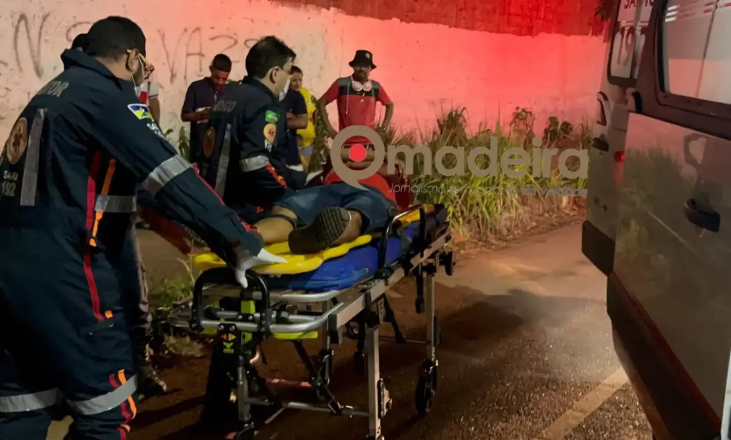 Polícia - Motociclista fica gravemente ferido após bater contra caçamba no Morar Melhor