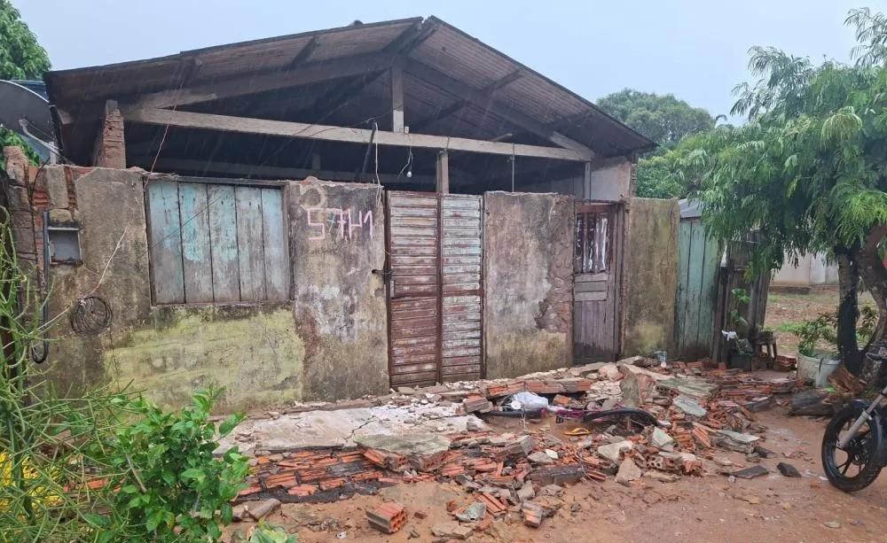 Polícia - Mulher morre atingida por parede durante vendaval em Guajará-Mirim
