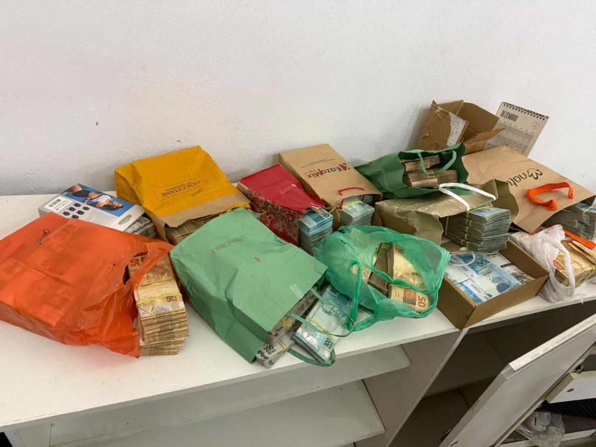 Polícia - PF apreende mais de R$ 1 milhão durante operação contra fraudes na educação em Ji-Paraná; ex-prefeito foi preso