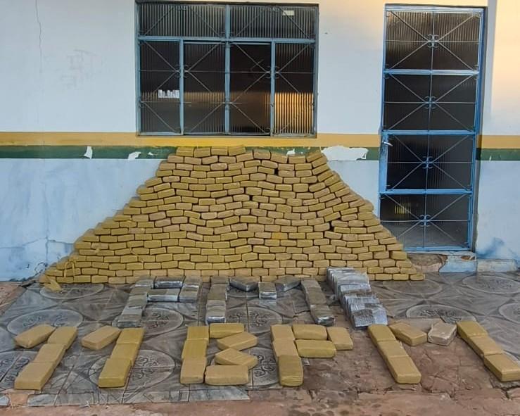 Polícia  -PM apreende 363 kg de droga em carros na BR-429; carga iria para Rolim de Moura