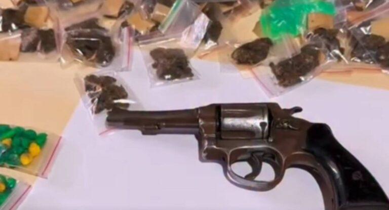  Polícia - Polícia Civil prende mulher e apreende arma e drogas em São Francisco do Guaporé