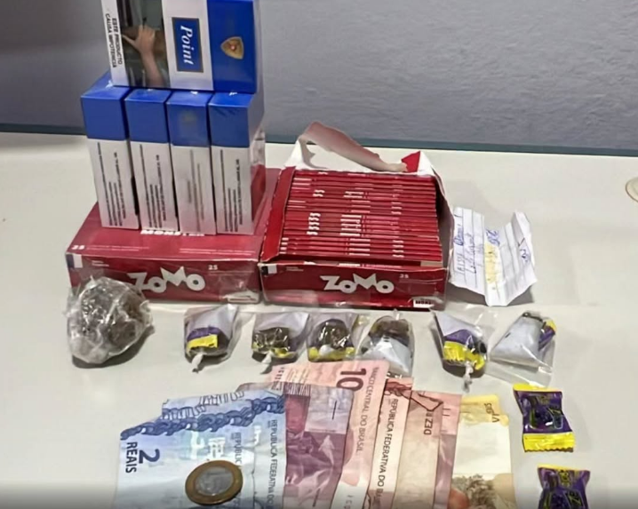 PolíciaB- Polícia encontra cocaína, dinheiro e contabilidade do tráfico em imóvel de apoio a grupo criminoso